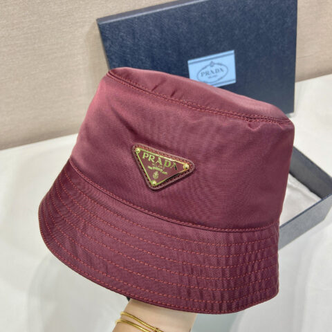 PRADA 网红渔夫帽🎩波尔多红