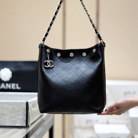 CHANEL 25P 铆钉水桶包 AS5406
