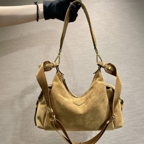 PRADA 🎉新品麂皮🎉1BC264探索包🎉🎉棕色