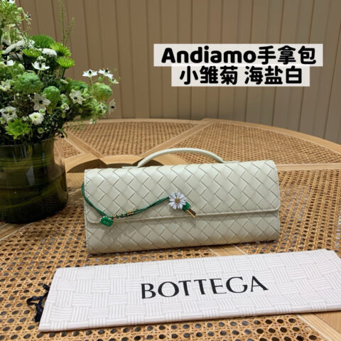BV Andiamo手拿包 小雏菊系列 836810海盐白