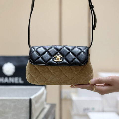CHANEL 25A麂皮拼色翻盖包👜AP4677