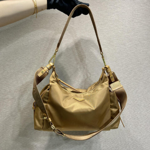 PRADA 新品1BC264探索包 棕色