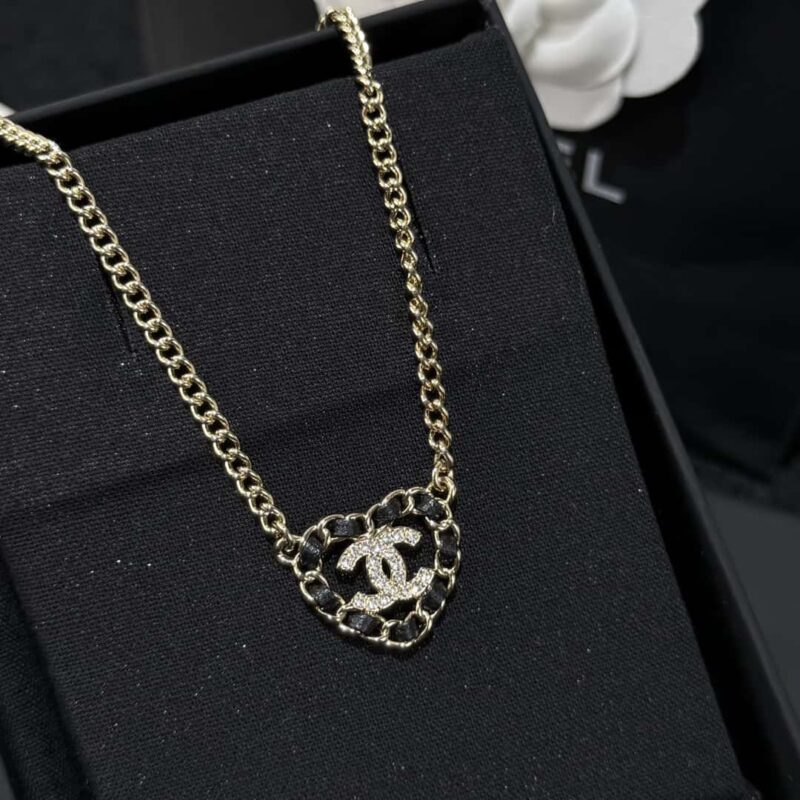 ❗️新品❗️ ☀️新款☑️ 香奈儿双chanel25B 新款黑皮穿皮镂空爱心项链 ☀️