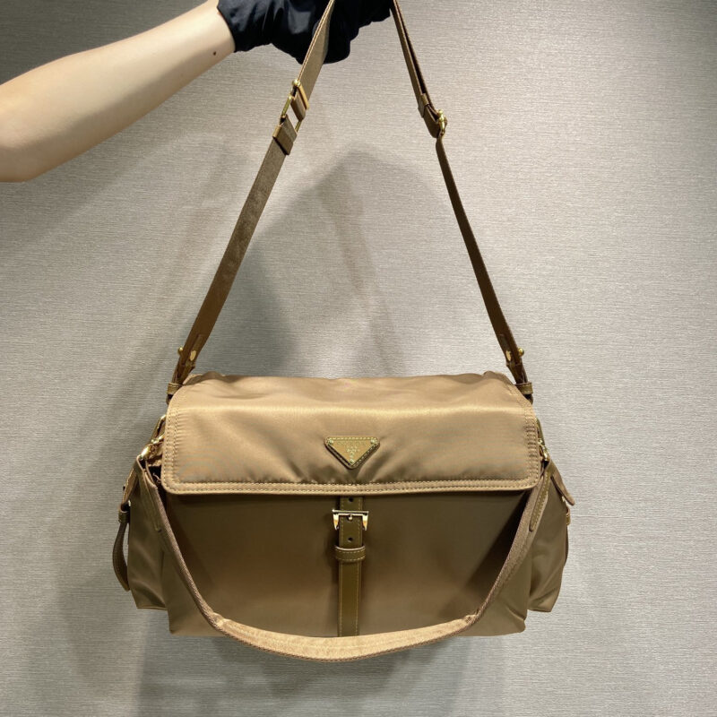 PRADA 新款邮差包1BD391大号 棕色