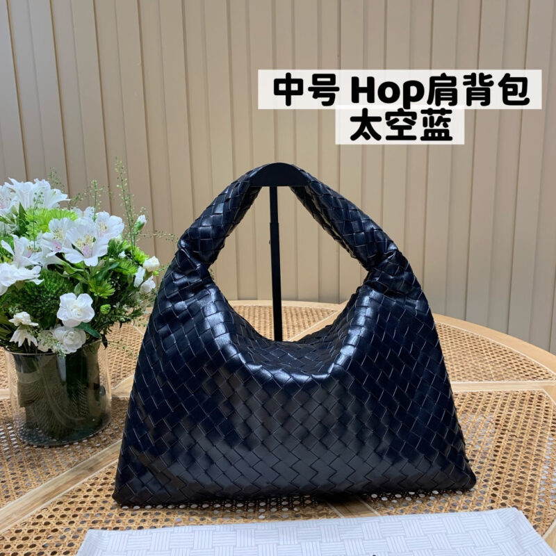 BV 中号Hop肩背包 796262全皮太空蓝