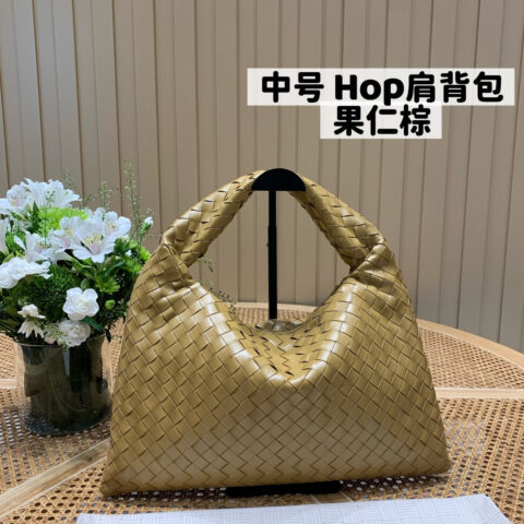 BV 中号Hop肩背包 796262全皮深果仁棕