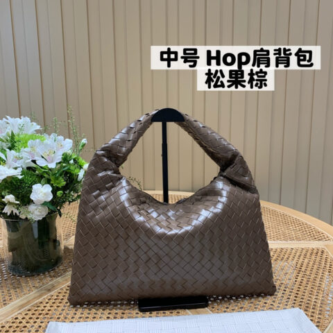 BV 中号Hop肩背包 796262全皮松果棕