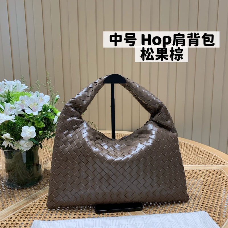 BV 中号Hop肩背包 796262全皮松果棕