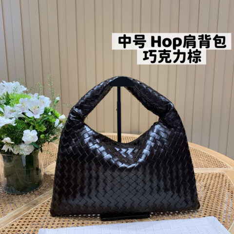 BV 中号Hop肩背包 796262全皮巧克力棕
