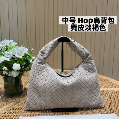 BV 中号Hop肩背包 796262麂皮淡褐色