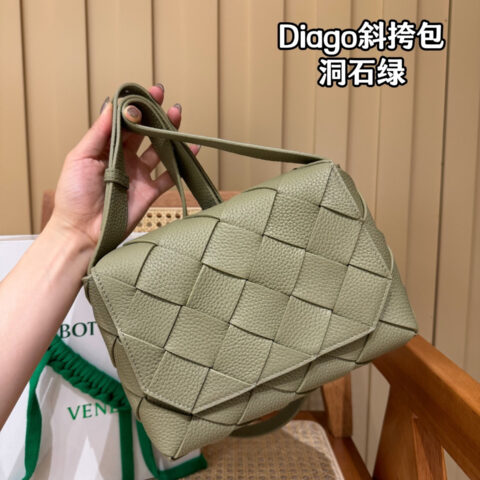 BV Diago斜挎包 795637洞石绿