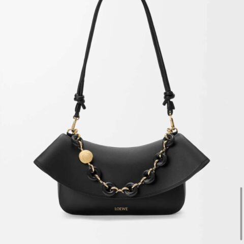 LOEWE 最新｜𝑙𝑜𝑒𝑤𝑒 𝑜𝑙𝑎 手袋“鹊定爱”七夕限定Ola手袋AP22P22X09
