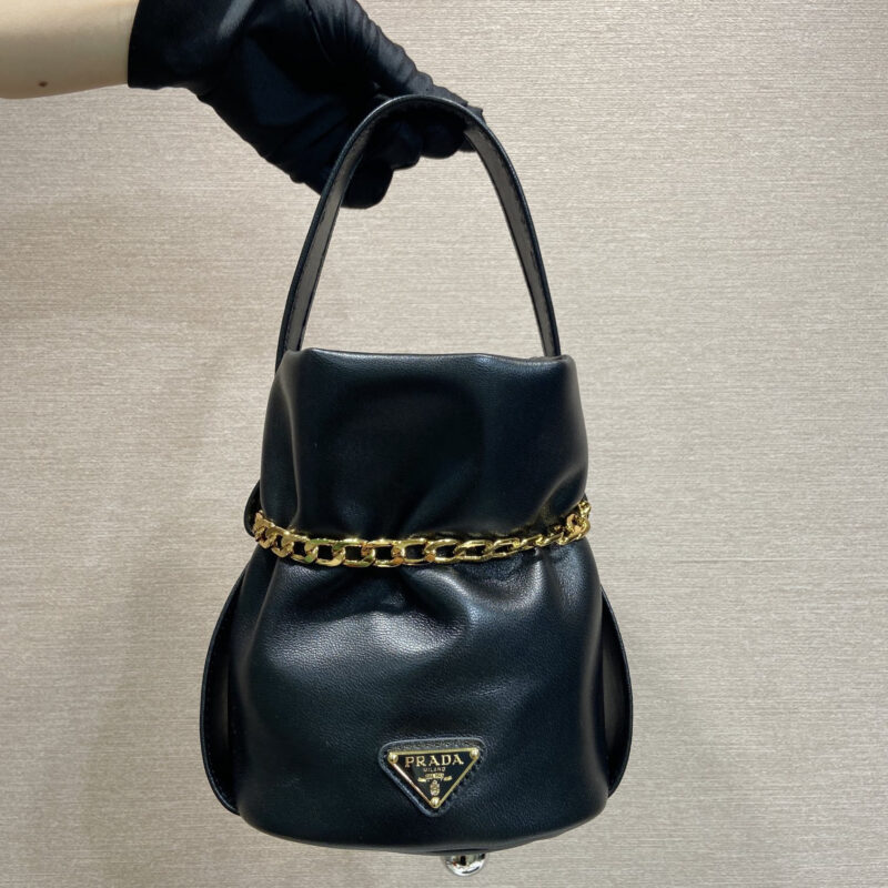 PRADA 新品走秀款1BE088发财小水桶 黑色