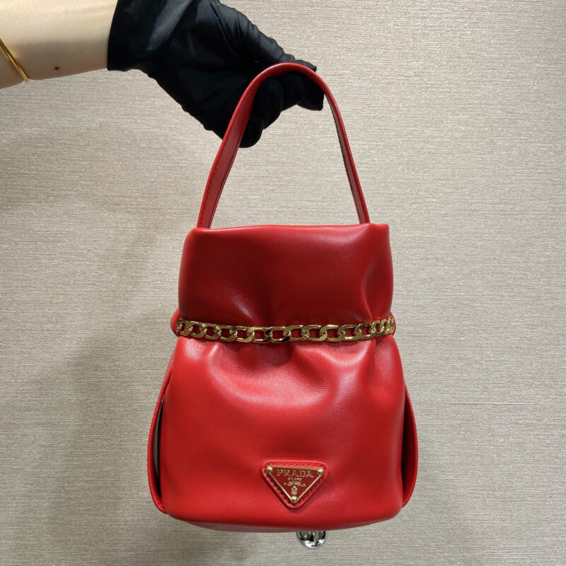 PRADA 新品走秀款1BE088发财小水桶 红色