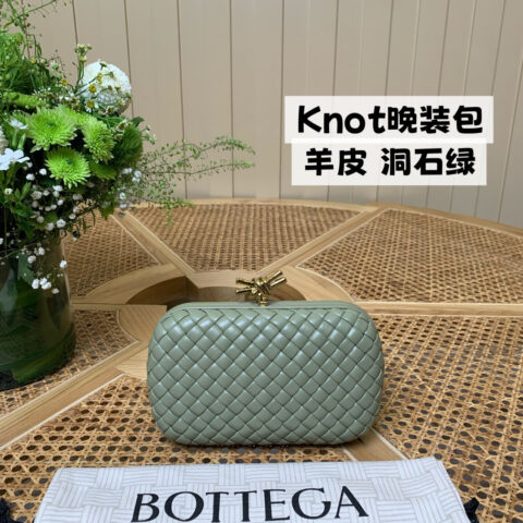 BV Knot晚装包 717622羊皮洞石绿