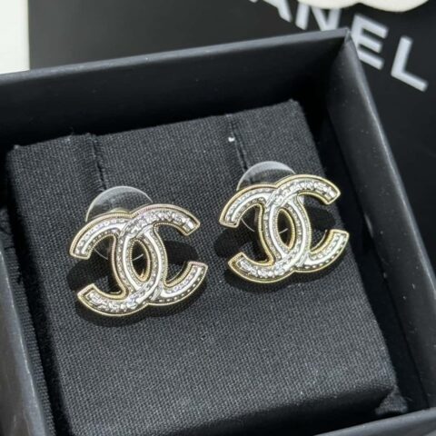 ❗️新品❗️ ☀️新款☑️ 香奈儿25A 双c浮雕耳钉耳环 ☀️