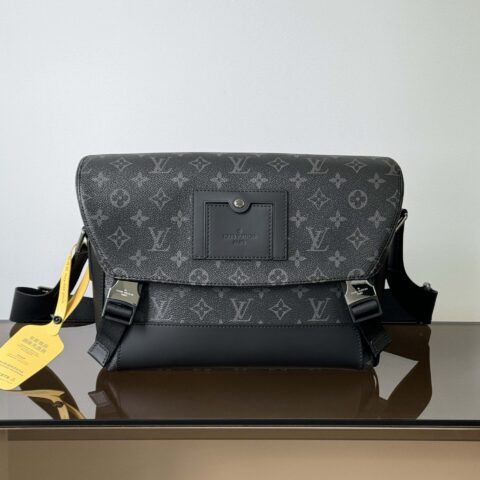 【特级原厂】  Voyager 小号邮差包💼  型号: M40511黑花 动态芯片版