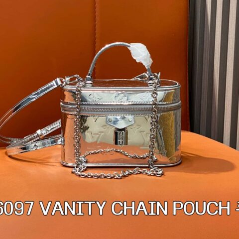 【原单精品】M26097银色 镜面漆皮链条化妆包 当季新款 VANITY CHAIN POUCH 手袋