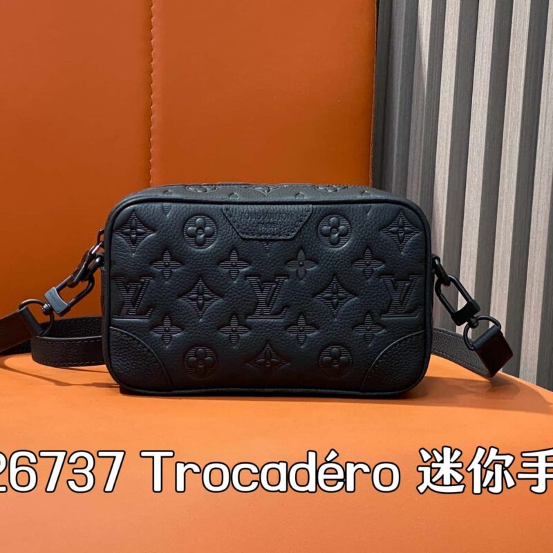 【原单精品】M26737黑色 全皮压花男包邮差包 Trocadéro 迷你手袋