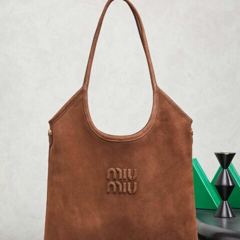 5BG231，Miu家新款伊势丹限定托特包