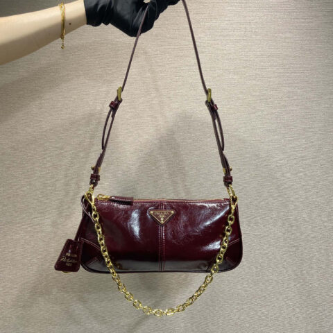 PRADA 新款腋下包1BC221酒红