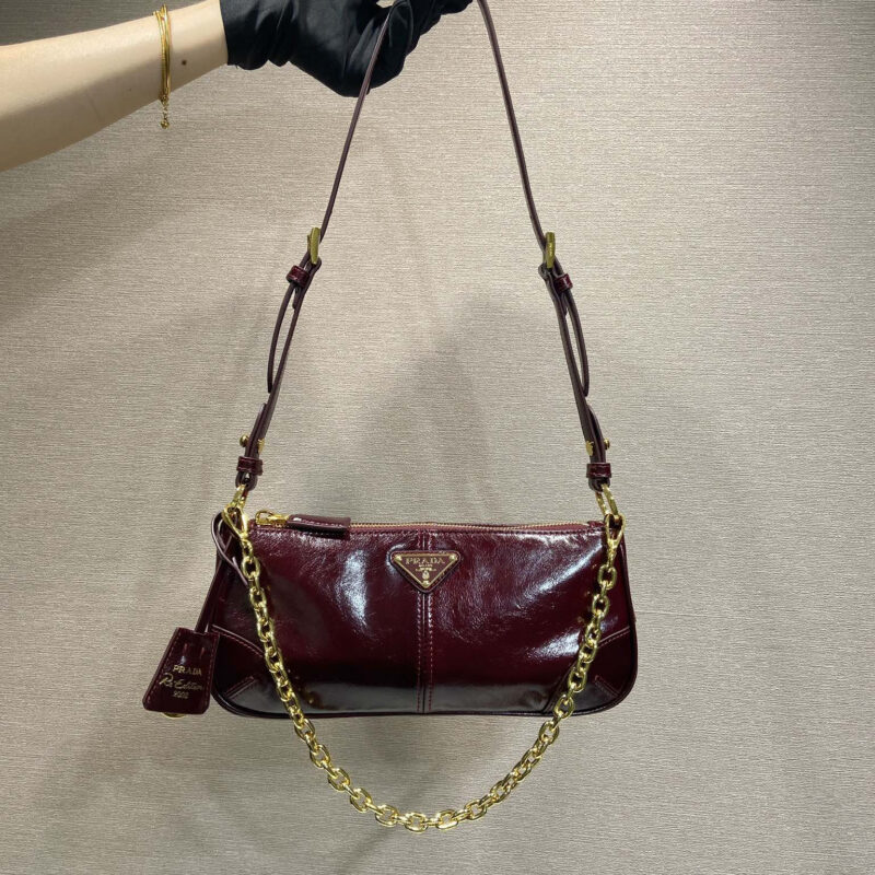 PRADA 新款腋下包1BC221酒红