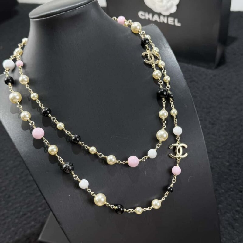 ❗️新品❗️香奈儿毛衣链  ☀️新款☑️ 香奈儿25A 𝐂𝐡𝐚𝐧𝐞𝐥 珍珠双C粉珠毛衣链 ☀️