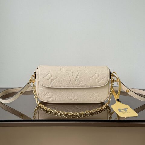 【特级原厂】 Wallet ON Chain IVY手袋👜  型号: M82210奶白压花  动态芯片版