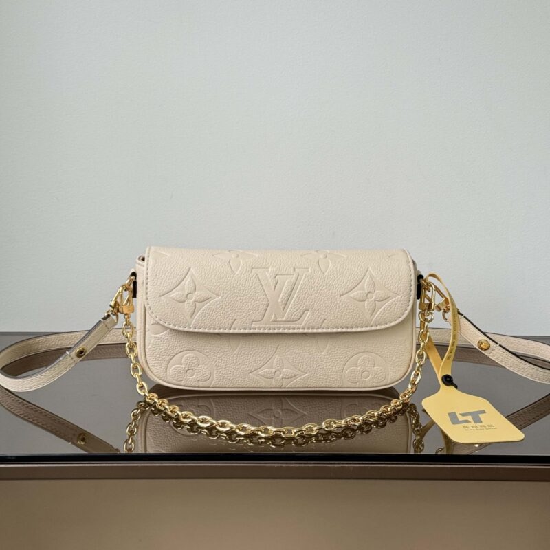 【特级原厂】 Wallet ON Chain IVY手袋👜 型号: M82210奶白压花 动态芯片版
