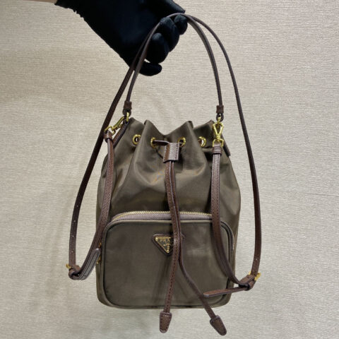 PRADA 经典款1BH038新色