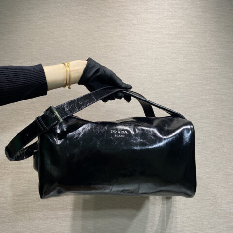 PRADA🎉新款波士顿🎉2VH194油腊皮大号🎉🎉黑色