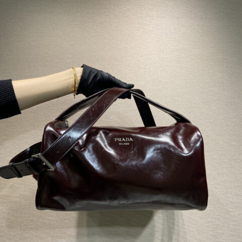 PRADA🎉新款波士顿🎉2VH194油腊皮大号🎉🎉酒红