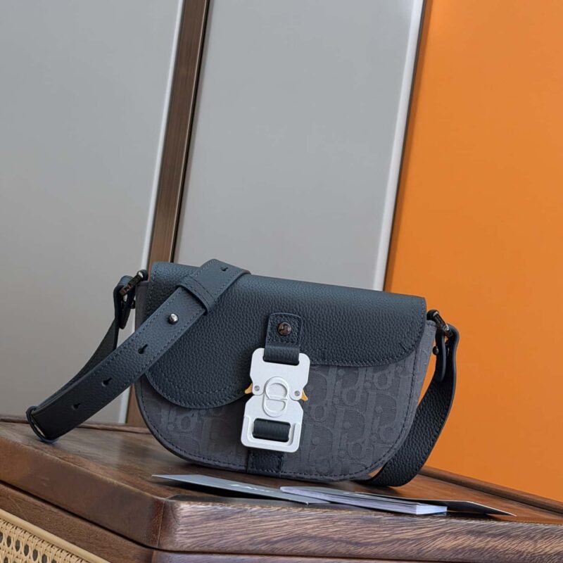 Dior 迷你马鞍翻盖信使包 编号: 1ADPO325YKY_H04E