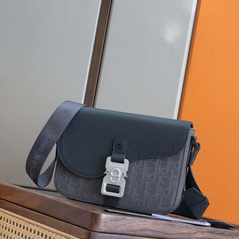Dior 小号马鞍翻盖信使包 编号: 1ADPO049YKS_H04E