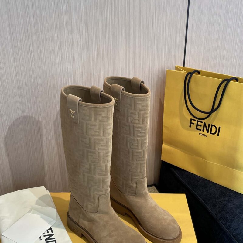 𝐅𝐄𝐍*𝐃𝐈 ||芬迪𝟐𝟎𝟐𝟓秋冬浅棕色老花绒面长靴/骑士靴‼️