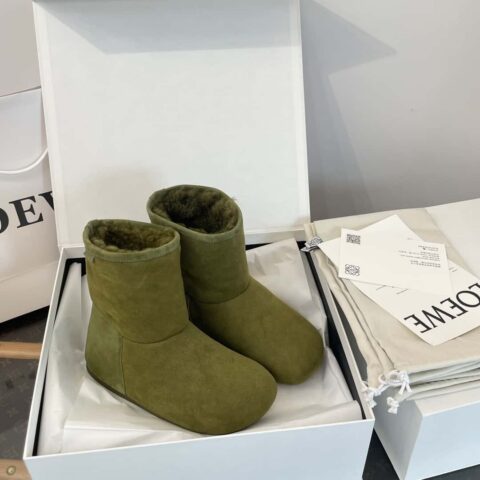 代购级 𝐋𝐨𝐞𝐰𝐞.•罗意威𝟐𝟎𝟐𝟒秋冬毛毛短靴//雪地靴‼️