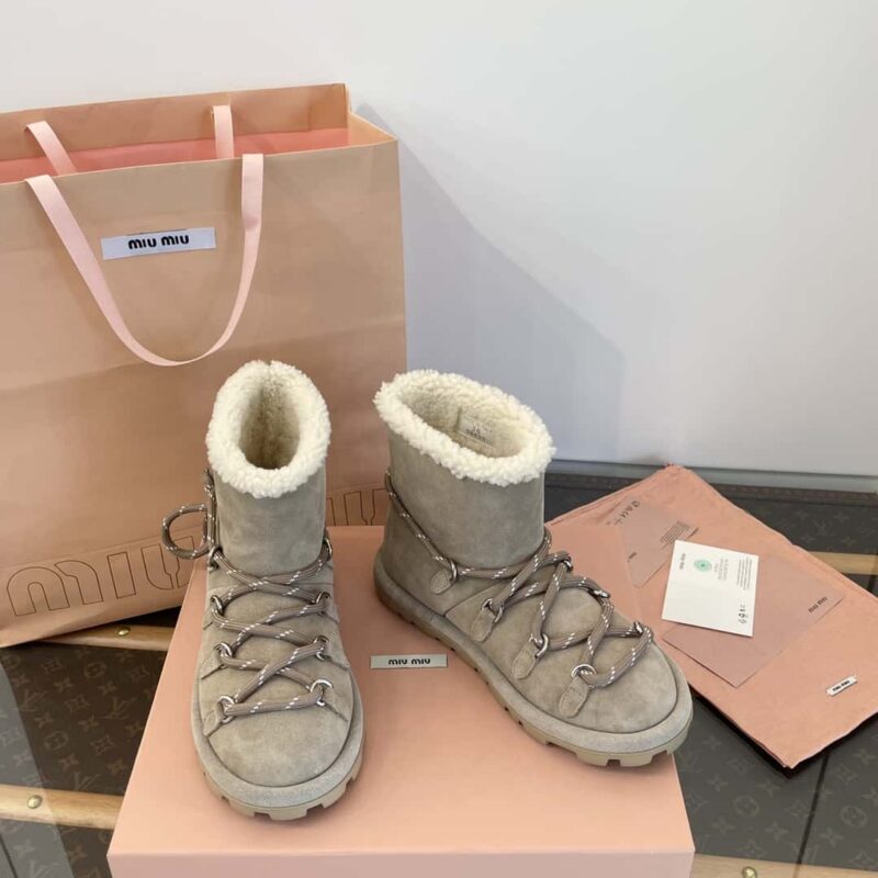 𝐌𝐢𝐮𝐌𝐢𝐮||缪缪𝟐𝟎𝟐𝟒秋冬绑带麂皮羊毛雪地靴小短靴‼️