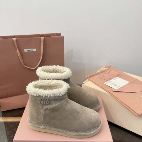 𝐌𝐢𝐮𝐌𝐢𝐮||缪缪𝟐𝟎𝟐𝟓秋冬麂皮羊羔毛小短靴//雪地靴‼️