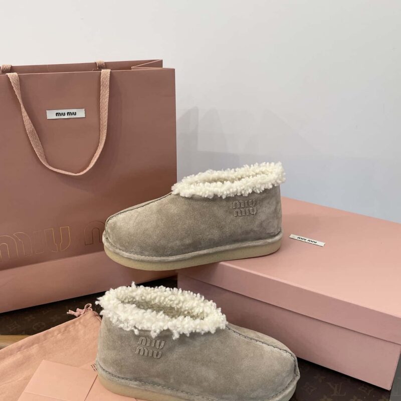𝐌𝐢𝐮𝐌𝐢𝐮||缪缪𝟐𝟎𝟐𝟓秋冬麂皮羊羔毛迷你短靴//雪地靴‼️