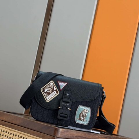 Dior 小号马鞍翻盖信使包 编号: 1ADPO049DJP_H03E