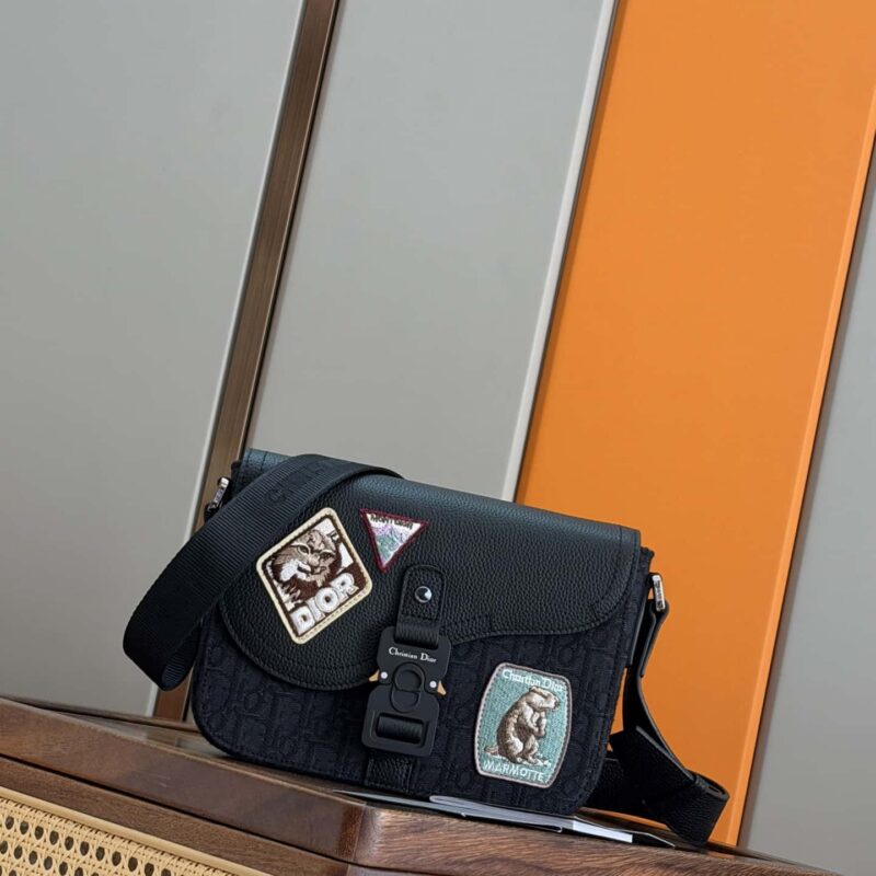 Dior 小号马鞍翻盖信使包 编号: 1ADPO049DJP_H03E