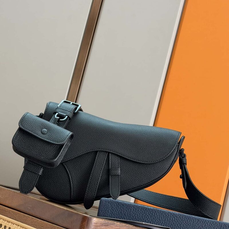 Dior 马鞍包  黑色粒面牛皮革