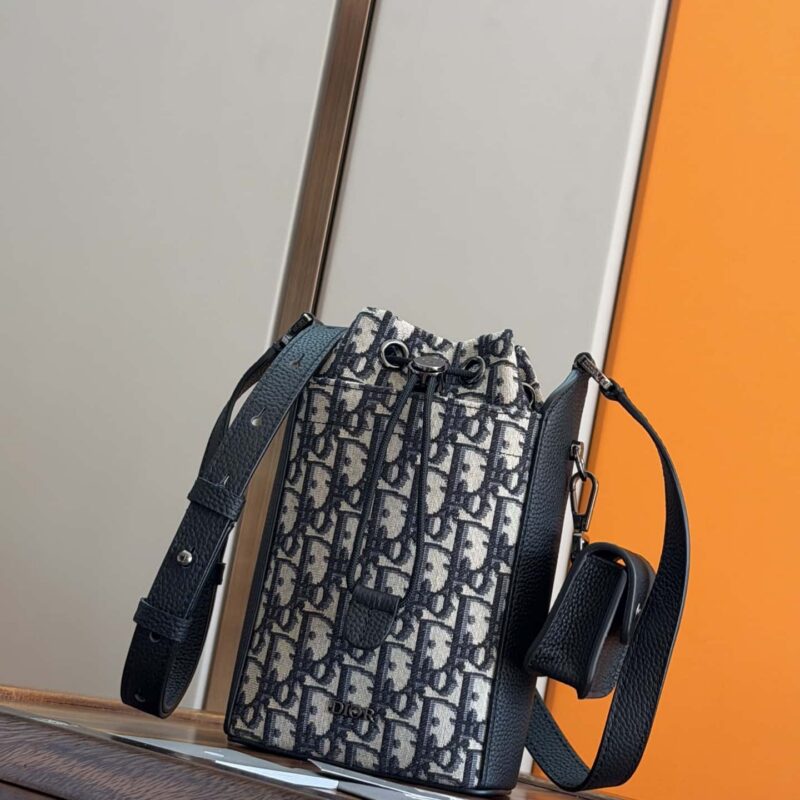 Dior 迷你水桶包 编号: 2LECA594YKY_H27E