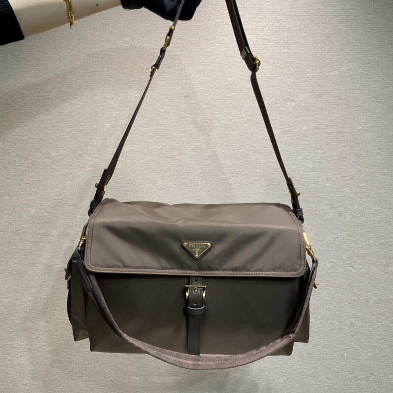 PRADA🎉新款邮差包🎉1BD391大号💰🎉赭褐色