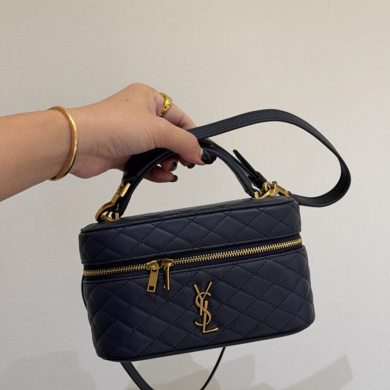 YSL 𝗚𝗔𝗕𝗬 𝗩𝗔𝗡𝗜𝗧𝗬迷你羊皮手拿包 766731蓝色