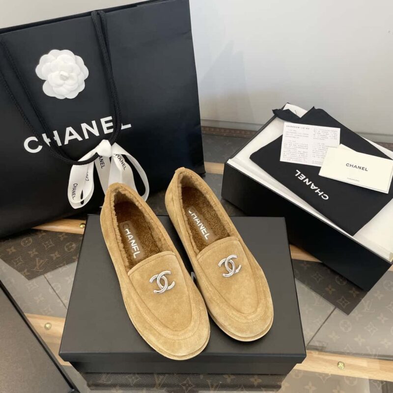 𝗖𝗛*𝗔𝗡𝗟||小香𝟐𝟎𝟐𝟒𝐊秋冬麂皮双C 𝐥𝐨𝐠𝐨毛毛里乐福鞋‼️