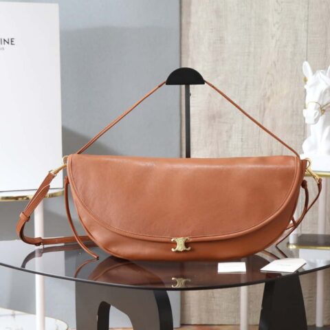 【特级品质 全钢五金】 Soft Triomphe Halfmoon 型号：124142 CELINE 26SPRING 半月包