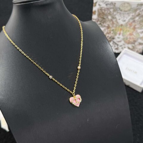 ❗️新品❗️  ☀️新款☑️ 迪奥DIOR粉色CD爱心桃心项链☀️