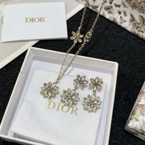 ❗️新品❗️ ☀️新款☑️ 香奈儿双C 25A 雪花❄️小雏菊项链耳钉耳环 ☀️