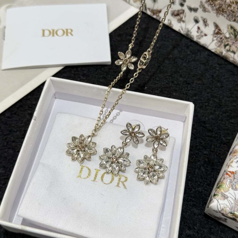 ❗️新品❗️ ☀️新款☑️ DIOR雪花❄️小雏菊项链耳钉耳环 ☀️